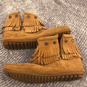 Womens Minnetonka 8.5 bootie
